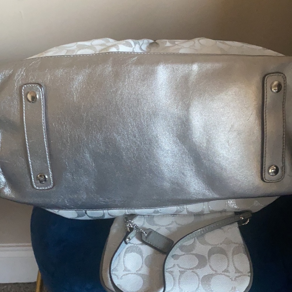 Coach Handbag - Picture 5 of 7